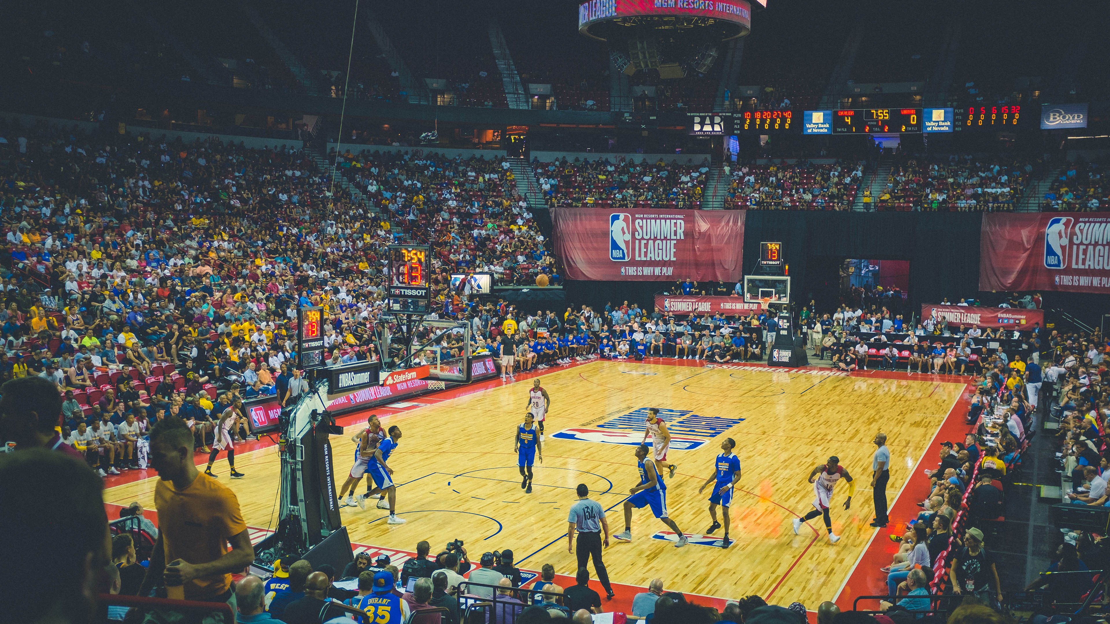 开云体育在线-史上最燃瞬间：那些令人血脉喷张的比赛片段盘点，最经典的比赛